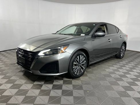 Used 2023 Nissan Altima 2.5 SV image 3