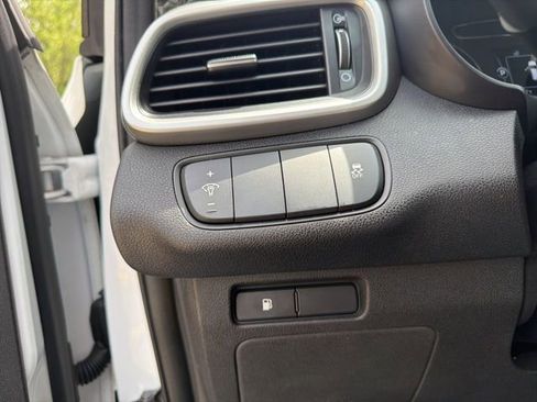 Used 2018 Kia Sorento LX image 20