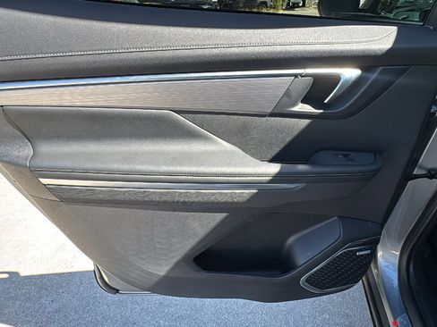 Used 2025 Buick Enclave Preferred w/ Super Cruise Package image 16