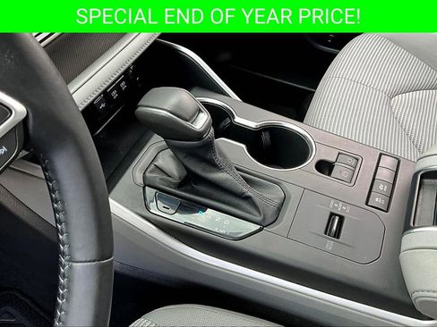 Used 2021 Toyota Highlander LE image 17