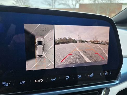 Used 2025 Chevrolet Equinox EV LT image 18