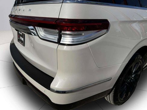 Used 2023 Lincoln Navigator Reserve image 17