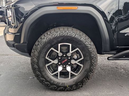 New 2025 GMC Canyon AT4 w/ AT4X Package AWD/4WD image 8