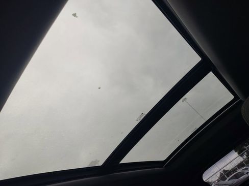 Used 2019 Chevrolet Equinox LT w/ Sun & Navigation Package image 7