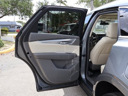 Used 2021 Cadillac XT5 Premium Luxury image 28