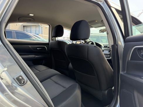 Used 2017 Nissan Altima 2.5 SR w/ Midnight Edition Package image 14