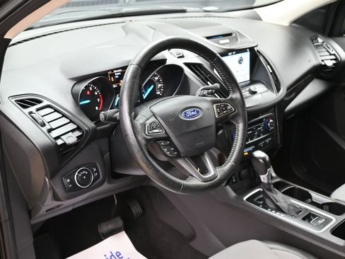 Used 2017 Ford Escape SE w/ Equipment Group 201A FWD image 19