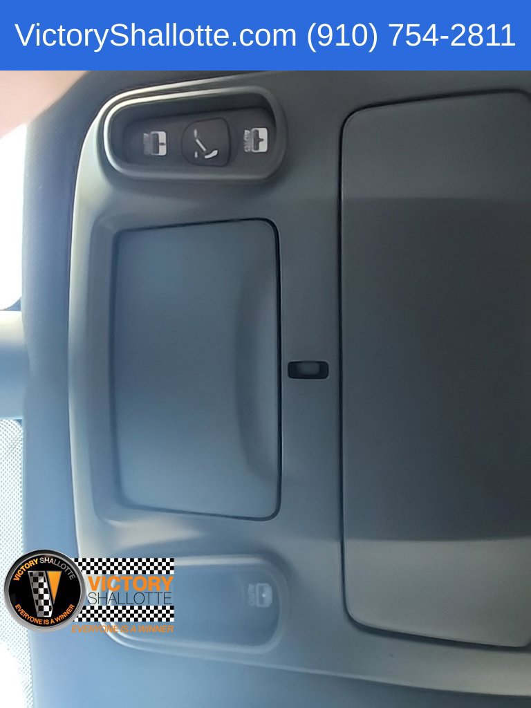 Used 2025 Chrysler Pacifica Limited FWD image 41