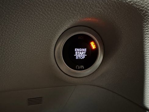 Used 2023 Chrysler Pacifica Touring-L FWD image 35