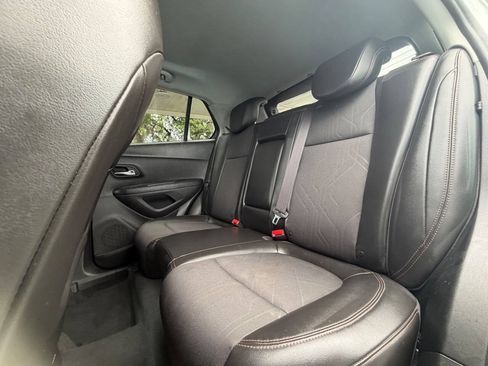Used 2017 Chevrolet Trax LT w/ LT Convenience Package FWD image 18
