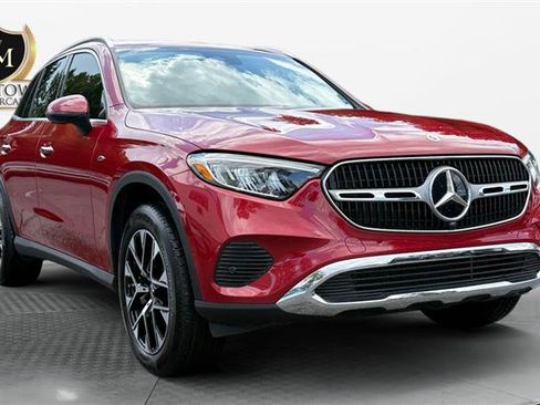 Used 2025 Mercedes-Benz GLC 350e 4MATIC image 7