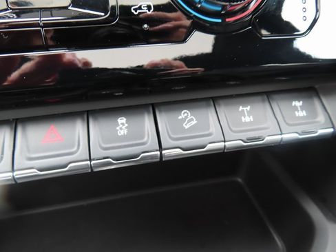 Used 2024 GMC Sierra 1500 AT4X image 33