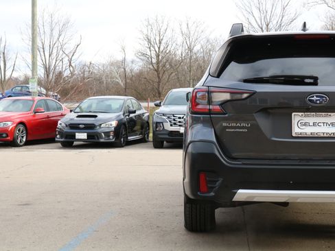 Used 2020 Subaru Outback Limited w/ Popular Package #2 image 10