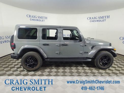 Used 2022 Jeep Wrangler Unlimited Sahara image 8
