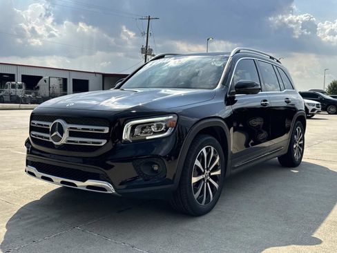 Certified 2021 Mercedes-Benz GLB 250 w/ Premium Package image 3