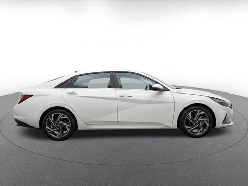 Used 2025 Hyundai Elantra SEL FWD image 10