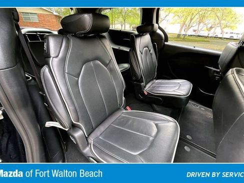 Used 2025 Chrysler Pacifica Limited FWD image 22
