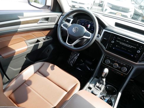 Used 2023 Volkswagen Atlas SE w/ Panoramic Sunroof Package AWD/4WD image 9