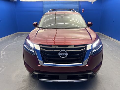 Used 2023 Nissan Pathfinder SL w/ SL Premium Package FWD image 3