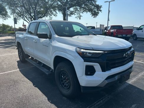 Used 2024 Chevrolet Colorado Z71 w/ Z71 Convenience Package 2 AWD/4WD image 3