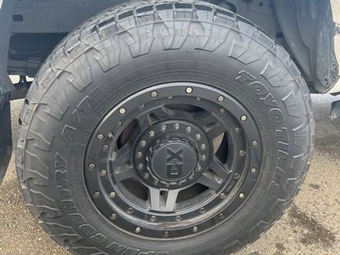 Used 2020 Toyota Tacoma SR image 5