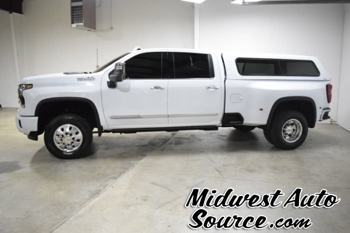 Used 2026 Chevrolet Silverado 3500 High Country w/ High Country Premium Package AWD/4WD image 2