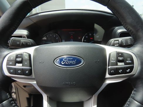 Used 2022 Ford Explorer XLT w/ Equipment Group 202A RWD image 28