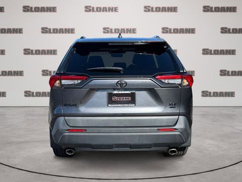 Used 2021 Toyota RAV4 XLE Premium image 4