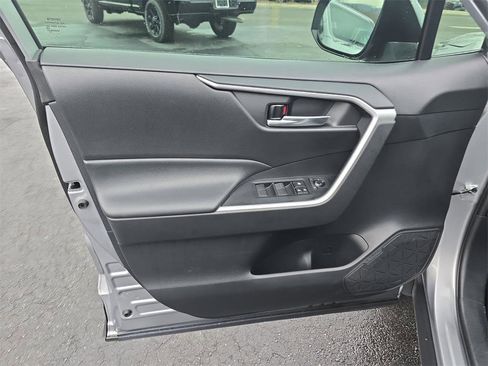 Used 2021 Toyota RAV4 XLE image 19