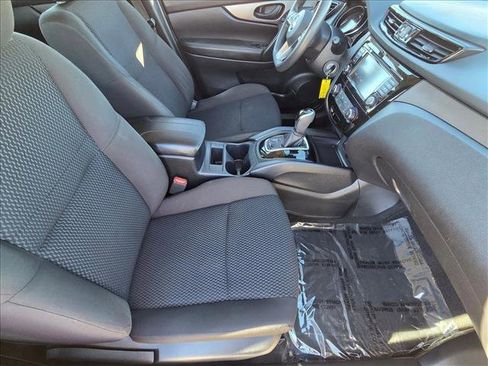 Used 2021 Nissan Rogue Sport S image 19