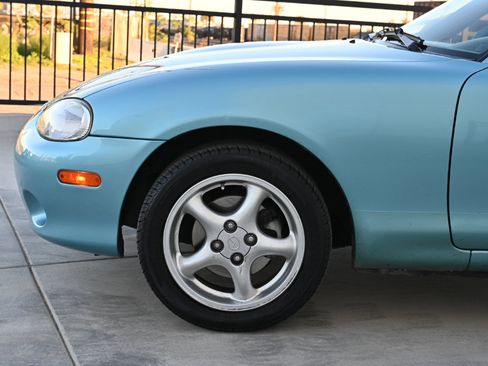 Used 2002 MAZDA MX-5 Miata image 28