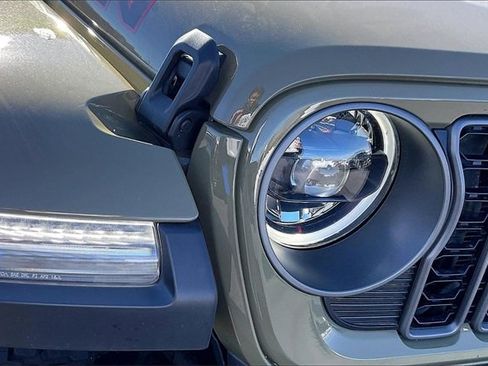 Used 2025 Jeep Gladiator Rubicon w/ Convenience Group image 32