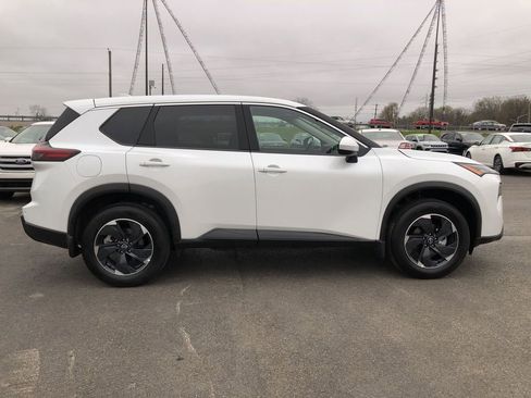 Used 2026 Nissan Rogue SV AWD/4WD image 6