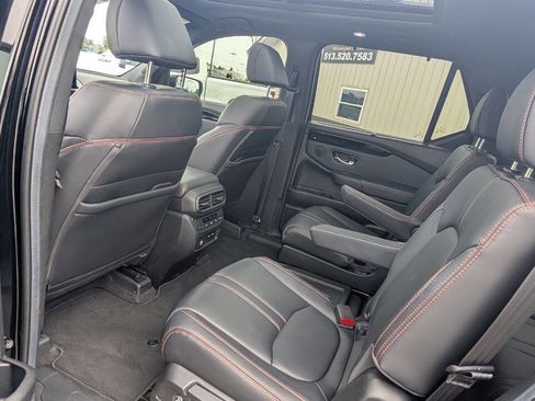 Used 2025 Honda Pilot TrailSport image 30