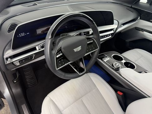 Used 2024 Cadillac Lyriq Luxury AWD/4WD image 17