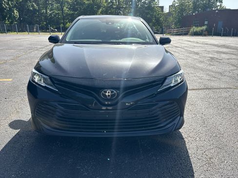 Used 2019 Toyota Camry LE w/ Convenience Package FWD image 18