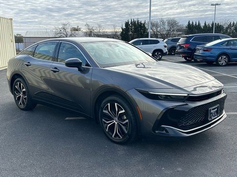 Used 2023 Toyota Crown image 3