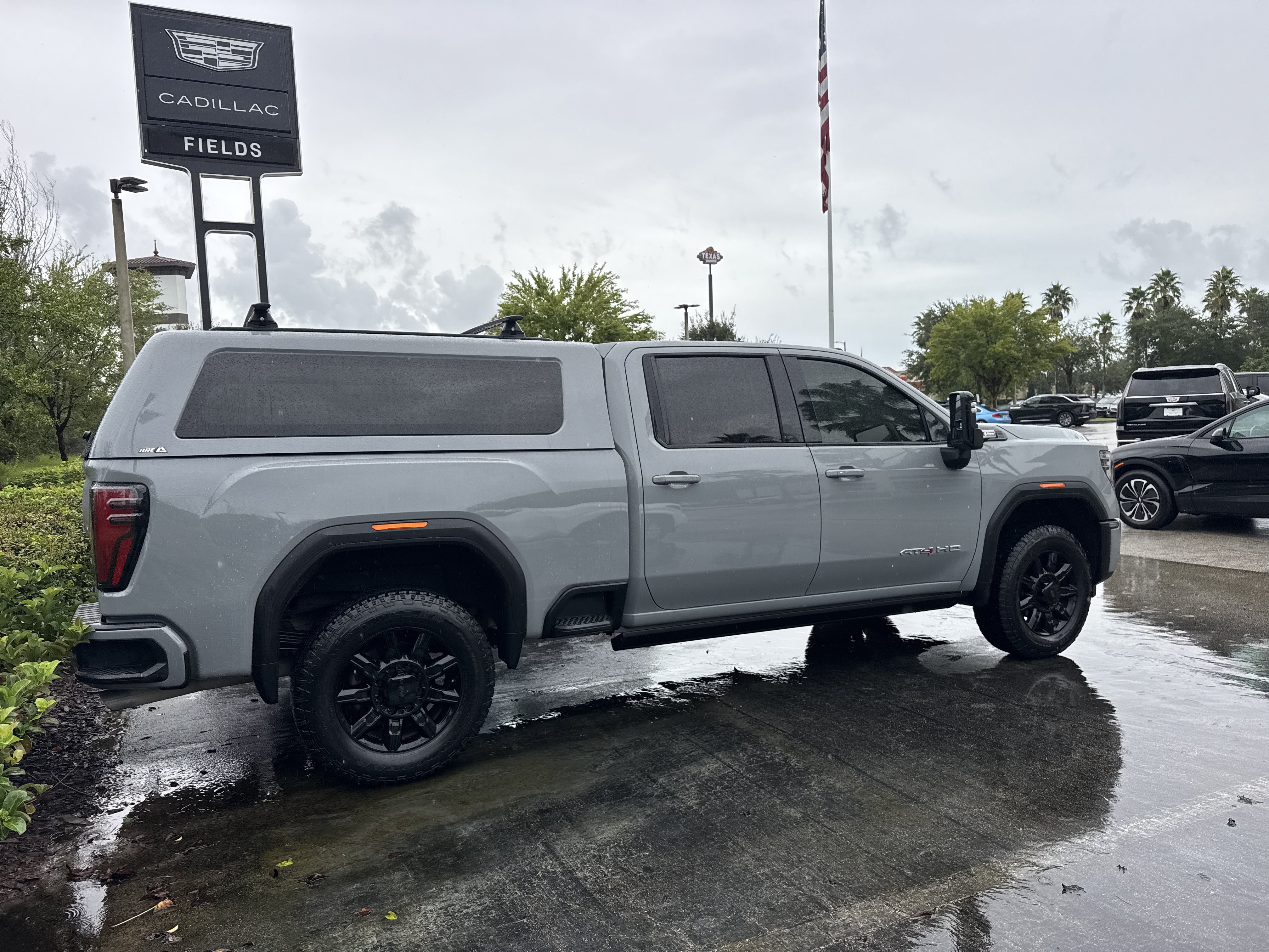 Used 2025 GMC Sierra 2500 AT4 w/ Technology Package AWD/4WD image 3