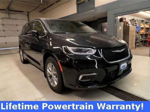 New 2026 Chrysler Pacifica Select image 2