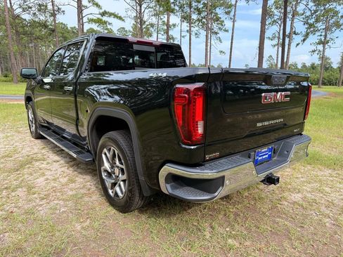 Used 2022 GMC Sierra 1500 SLT w/ SLT Premium Plus Package AWD/4WD image 3