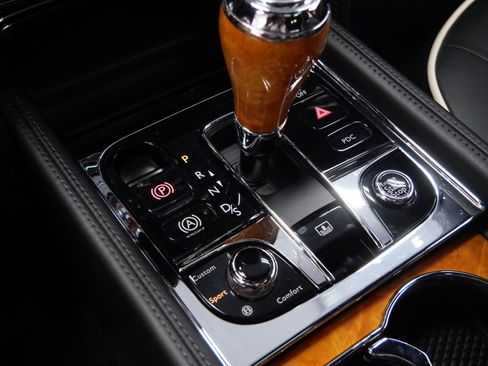 Used 2013 Bentley Mulsanne RWD image 28