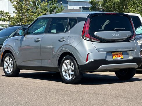 Used 2023 Kia Soul LX w/ LX Technology Package FWD image 6
