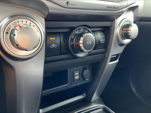 Used 2018 Toyota 4Runner SR5 Premium RWD image 30