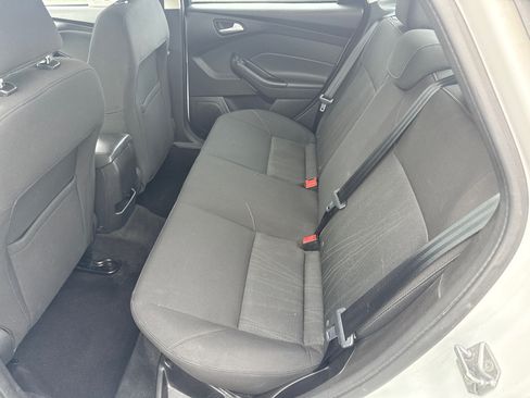 Used 2016 Ford Focus SE w/ SE Sport Package FWD image 16
