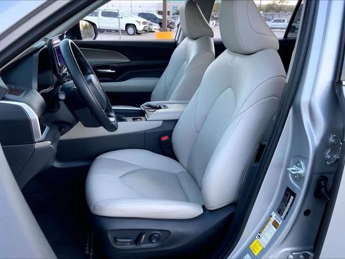Certified 2024 Toyota Grand Highlander XLE image 8