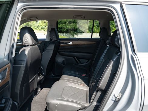 Used 2026 Volkswagen Atlas SE FWD image 18