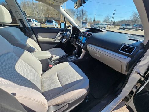 Used 2017 Subaru Forester 2.5i Premium w/ All-Weather Package image 19