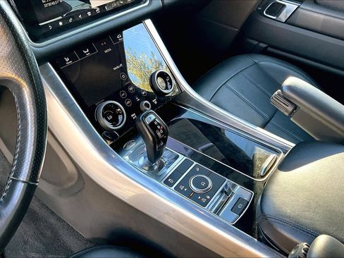 Used 2019 Land Rover Range Rover Sport HSE AWD/4WD image 17