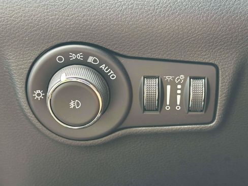 Used 2023 Jeep Compass Limited w/ Sun and Sound Group AWD/4WD image 20