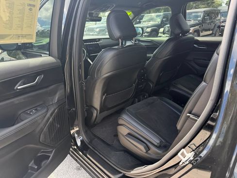 Certified 2025 Jeep Grand Cherokee L Laredo AWD/4WD image 27